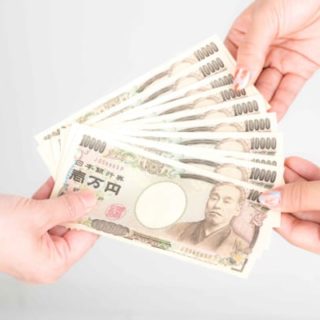 初期費用を払うタイミングに払う人たち